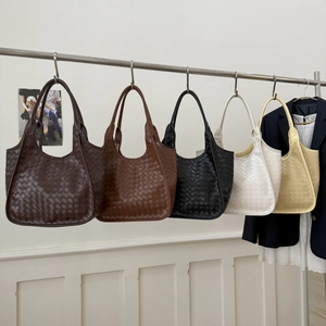 Retro woven leather hobo shoulder bags for women in five colors for autumn and winter