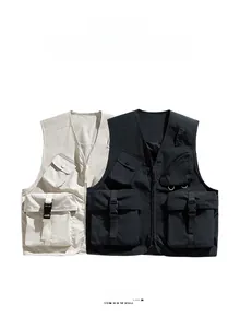 Détails des gilets tactiques multipoches en beige et noir avec tissu technique robuste