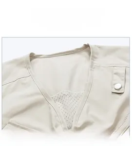 Détail du col en V avec doublure en maille respirante et attaches métalliques