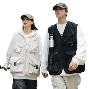Gilet tactique unisexe multi-poches au style cargo fonctionnel en coloris crème et noir