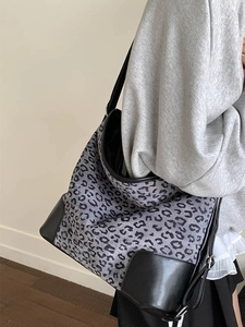 Chic large capacity tote bag with grey leopard print and black leather straps for women