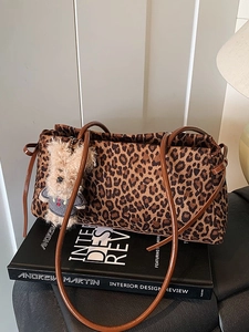 Bolso de Axila Vintage de PU con Estampado de Leopardo para Mujer Bolso de Hombro Gran Capacidad Tote Casual con Colgante Peluche