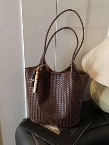Women Woven PU Leather Bucket Bag Large Capacity Retro Tote Shoulder Bag With Beaded Charm Fashion Commuter Handbag
