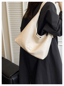 Sac à bandoulière blanc crème en similicuir texturé avec logo embossé