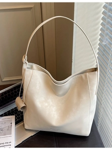 Retro cream white large capacity leather tote bag with matching small pendant pouch
