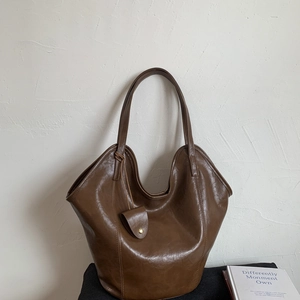 Vintage brown leather tote bag for women with large capacity and matching coin purse charm
