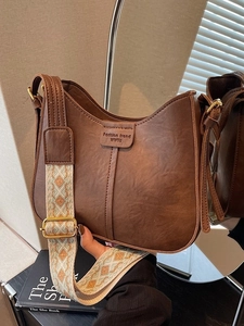 Sac seau vintage en cuir PU marron avec bandoulière bohème et détails dorés brillants