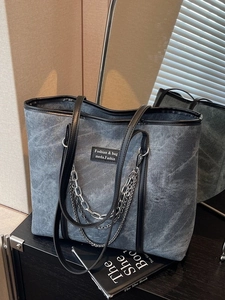 Grand Sac Fourre-tout en Cuir PU pour Femmes Sac à Épaule Vintage avec Décoration de Chaîne en Métal Sac à Main Décontracté