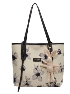 Borsa tote in tela bianca con motivi floreali neri e ciondolo a forma di coniglio