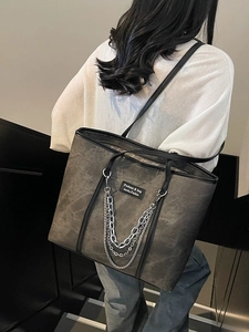 Grand sac cabas rétro texture marbre avec chaînes argentées et fines anses noires