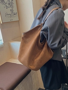 Brown frosted leather tote bag for women, large capacity shoulder bucket bag for commuting