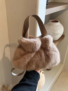Sac Seau en Fausse Fourrure Peluche Femme Souple Automne Hiver Sac Bandoulière Mode Couleur Unie Avec Bandoulière en Cuir