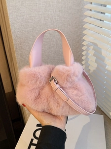 Sac seau chic en fausse fourrure rose pour femme avec texture pelucheuse et bandoulière