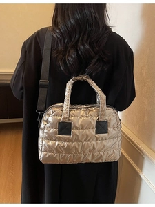 Sac fourre-tout matelassé métallisé doré champagne avec rembourrage horizontal