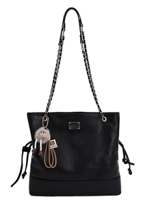 Grand sac cabas vintage noir avec bandoulière chaîne et breloque peluche mignonne