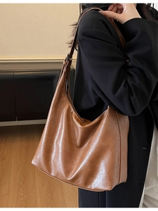 Retro brown large capacity hobo shoulder bag with a textured finish and wide strap