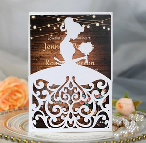 Élégante invitation de mariage découpée au laser avec silhouette de mariée et fleurs
