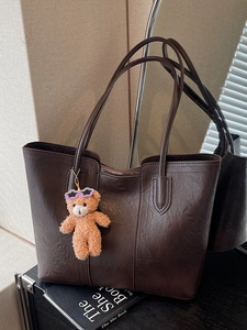 Retro large capacity dark brown tote bag with premium leather texture and bear charm
