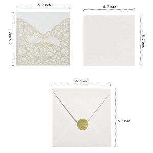 Guida alle taglie per invito nozze glitter argento con busta bianca e nastro di raso