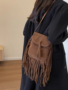 Sac bandoulière rétro bohème en daim marron avec franges élégantes pour femme