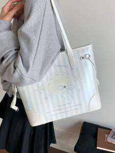 Sac fourre-tout à rayures bleues et blanches avec motif de coquillage et nœud
