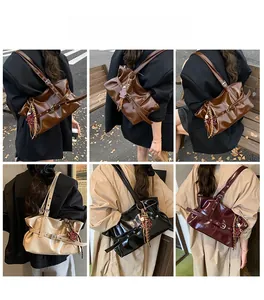 Sac à bandoulière vintage en cuir plissé présenté dans divers environnements urbains