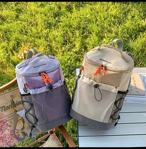 Détails de sacs à dos de randonnée avec fermeture à cordon et poches latérales en filet