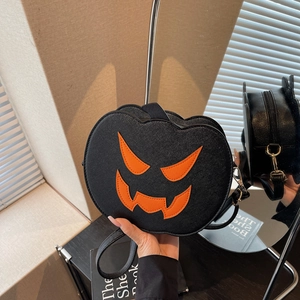 Halloween Kürbis Umhängetasche aus schwarzem Kunstleder mit orangem Teufelslächeln