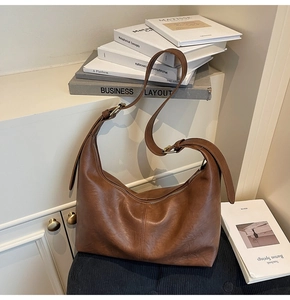 Detailed view of the brown retro hobo bag with natural leather texture and gold hardware