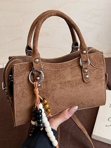 Petit Sac Carré Vintage en Suédine pour Femme Sac Bandoulière à Rivets Avec Pendentif en Perles Sac à Épaule en Simili Cuir