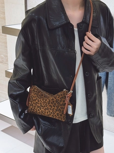 Niche Design Leopard Print Underarm Bag For Women Vintage Faux Suede Crossbody Bag Lightweight Commuting Small Shoulder Bag