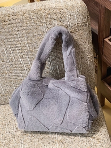 Women's Plush Faux Fur Bucket Bag Geometric Texture Large Capacity Tote Bag Autumn Winter Soft Shoulder Bag Faux Fur Bag