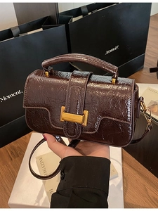 Retro dark brown crossbody bag in pleated glossy leather with golden metal buckle