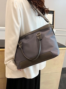 Sac fourre-tout en nylon bleu avec poignées en cuir et bandoulière pour le quotidien