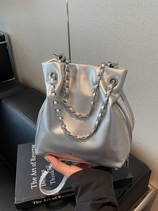 Chic silver metallic bucket bag with leather chain handle and vintage pleated texture