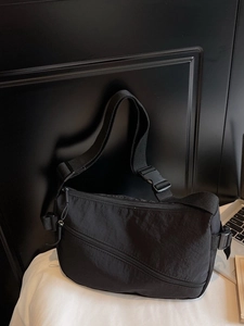 Large Capacity Nylon Pleated Dumpling Bag For Women Casual Crossbody Shoulder Bag Versatile Commuting Hobo Bag With Strap