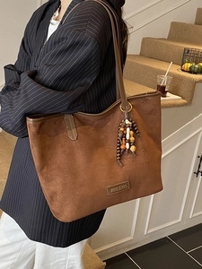 Vintage brown leather tote bag with large capacity and stylish beaded tassel decoration