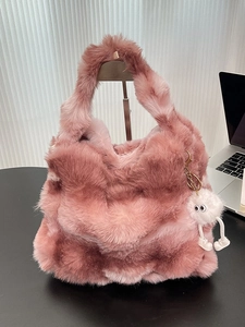Sac à main en peluche rose avec chaîne et pendentif poupée mignon pour femmes chic