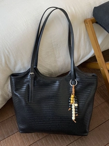 Vintage Woven Texture Tote Bag For Women Large Capacity Shoulder Bag With Bead Pendant Daily Commuter Handbag