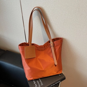 Dames Nylon Tote Bag Met Grote Capaciteit Minimalistische Effen Kleur Casual Schoudertas Met Synthetisch Leren Handvatten