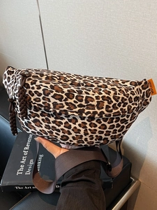 Leopard print waist bag with adjustable strap and braided zipper for stylish crossbody wear