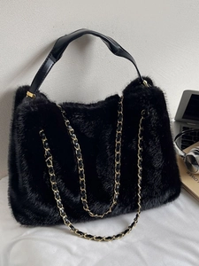 Women Faux Fur Tote Bag Large Capacity Autumn Winter Plush Shoulder Bag With Metal Chain Strap Fashion Soft Warm Casual Lady Handbag