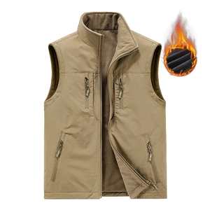 Men's reversible outdoor fleece vest in khaki with warm lining and zip pockets