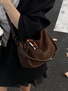 Retro Women PU Suede Texture Shoulder Bag Minimalist Small Square Crossbody Bag With Wooden Bead Tassel Daily Fashion Purse