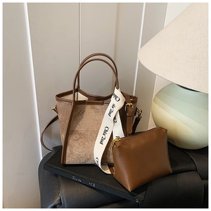 Sac fourre-tout en daim marron avec garniture en cuir et pochette à fermeture éclair assortie