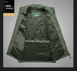 Vue intérieure du gilet outdoor montrant la doublure en maille et la poche zippée sécurisée