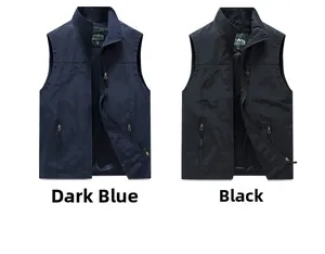 Dettaglio dei gilet outdoor in blu e nero con fodera in rete traspirante e zip