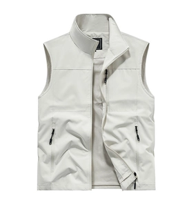 Détail du gilet extérieur avec doublure en maille respirante et poche zippée sécurisée