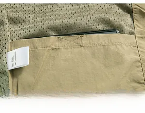 Détail du gilet de pêche avec doublure en maille respirante et poche intérieure