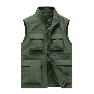 Gilet de plein air vert armée pour hommes avec plusieurs poches et doublure en maille respirante